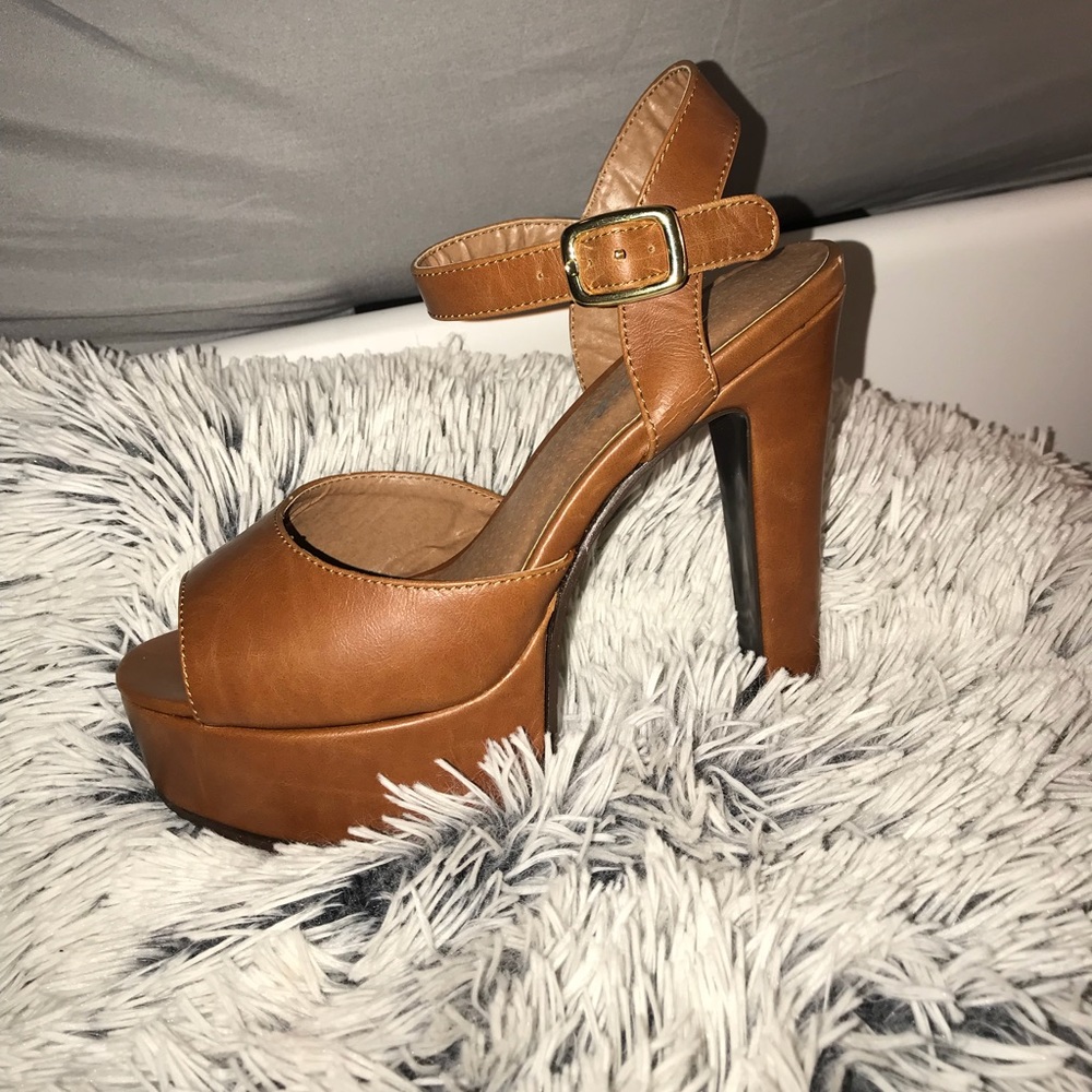 Brown/cognac heels
